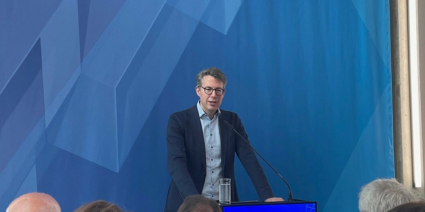 Wirtschaftsminister Markus Blume bei seiner Rede