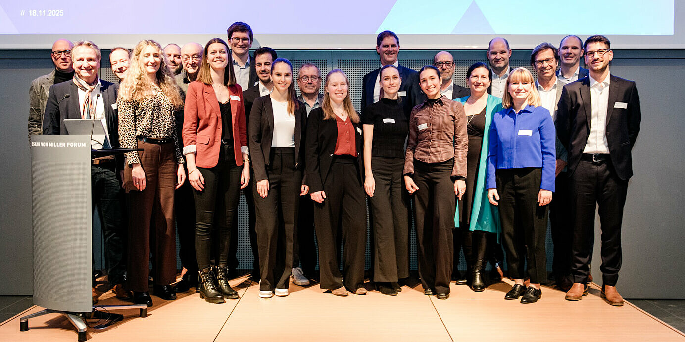 Die Preisträgerinnen und Preisträger der Hochschulpreise des Bayerischen Bauindustrieverbandes. Foto: Daniel Schwaiger, Bayerischer Bauindustrieverband e.V.