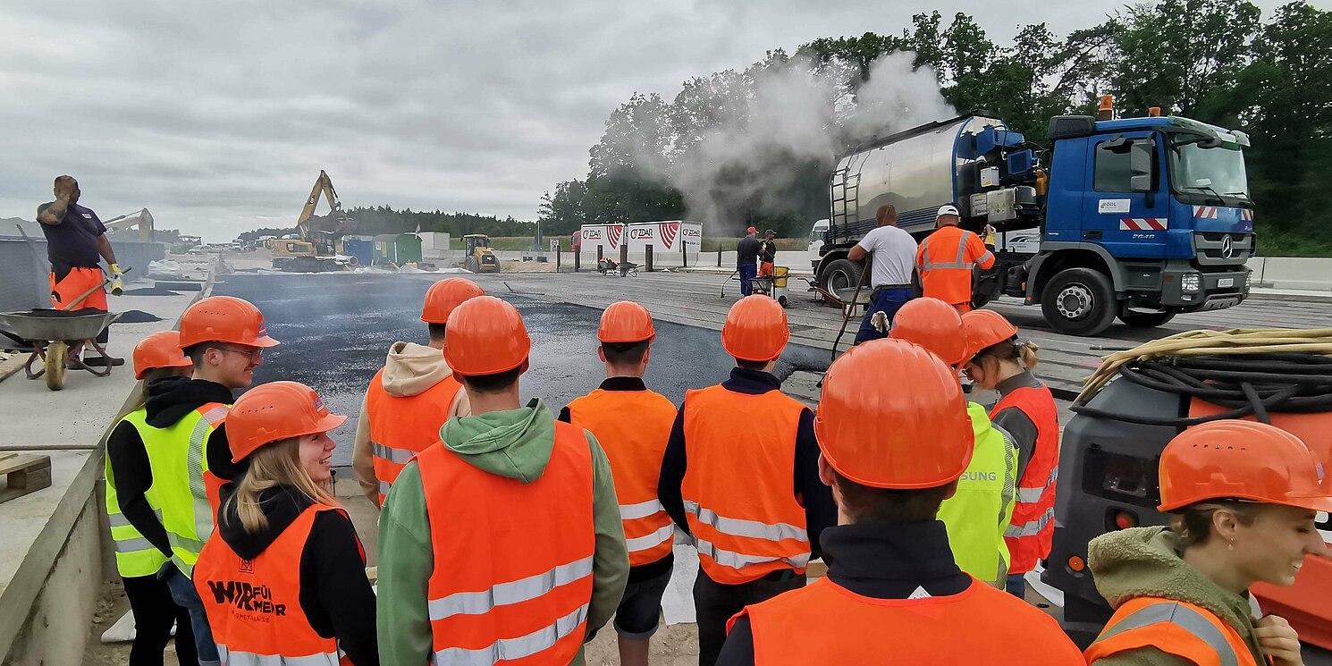 Einbau von Gussasphalt auf der A3. Alle Fotos: Andreas Appelt, Florian Bauer, Markus Frank und Stefanie Hofmann